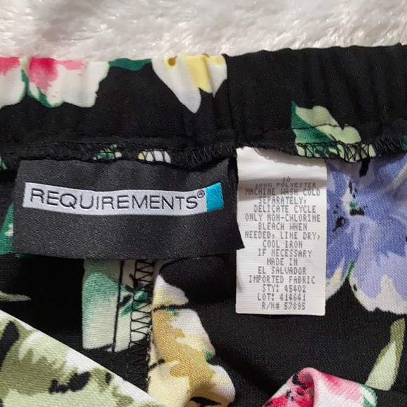 Requirements Skirt - Picture 3 of 3